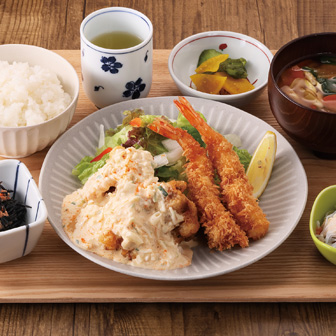 チキン南蛮と海老フライ定食